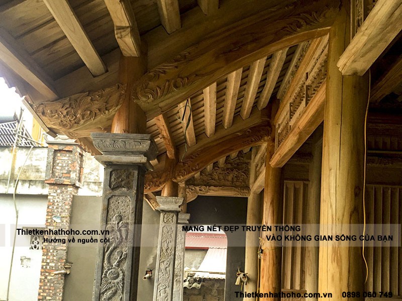 hiên trước nhà thờ họ 3 gian 2 mái bằng gỗ trong quá trình hoàn thiện tại Tuyên Quang